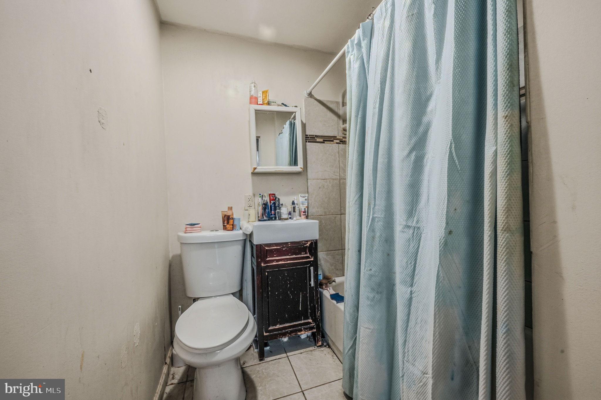 408 West 9th Street New Castle, DE 19720 - Photo 24 of 29 a bathroom with a toilet and a sink
