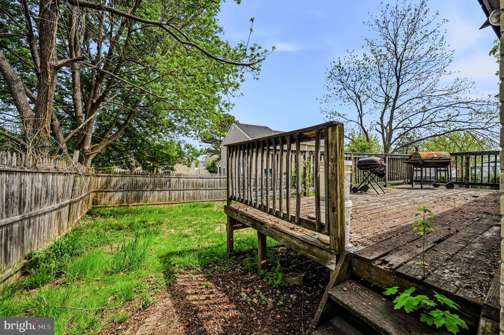 408 West 9th Street New Castle, DE 19720 - Photo 26 of 29 a view of a backyard with wooden fence