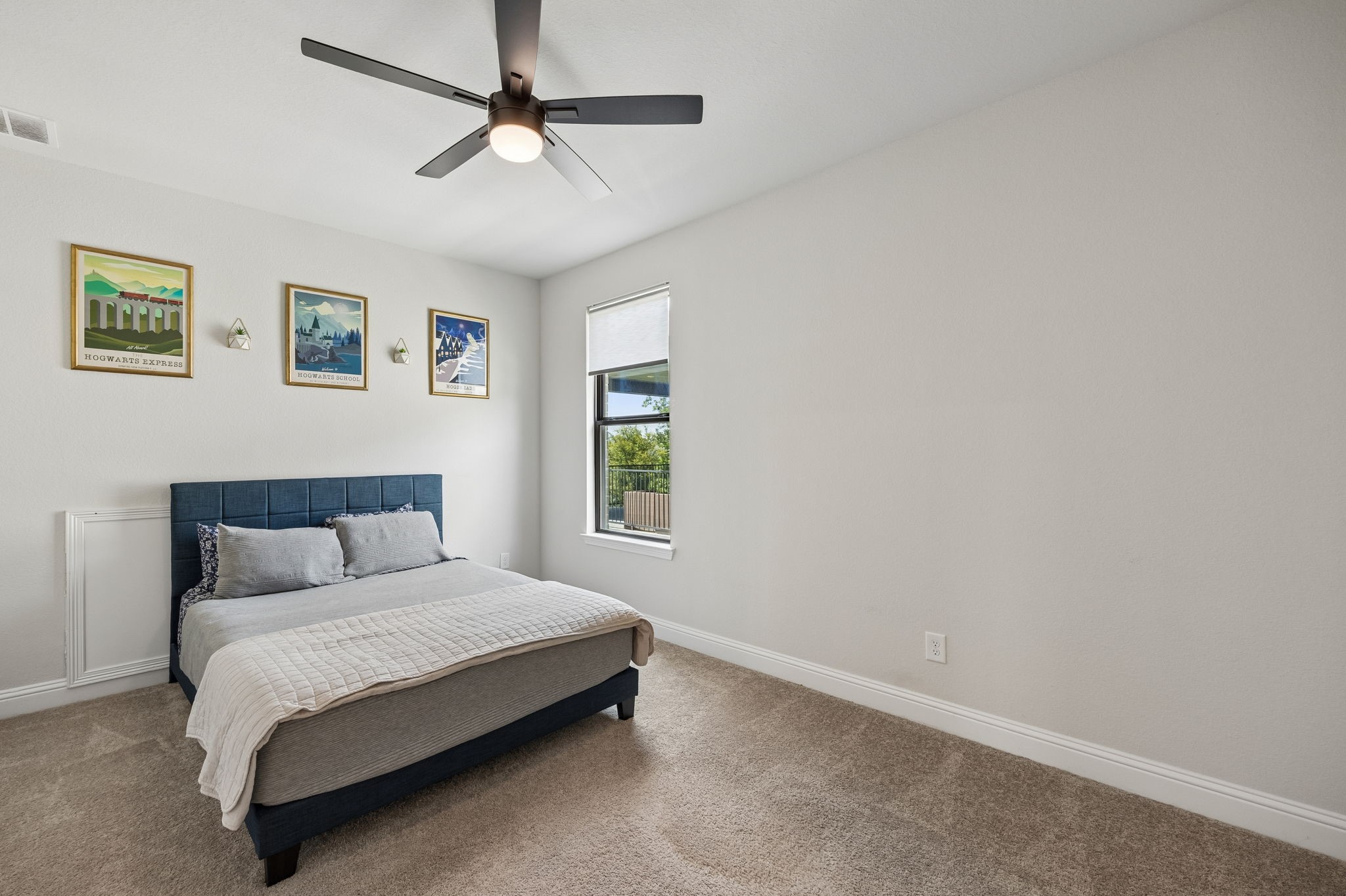 10102 South Goshawk Trail Conroe, TX 77385 - Photo 22 of 46 a bed room with a bed and a window
