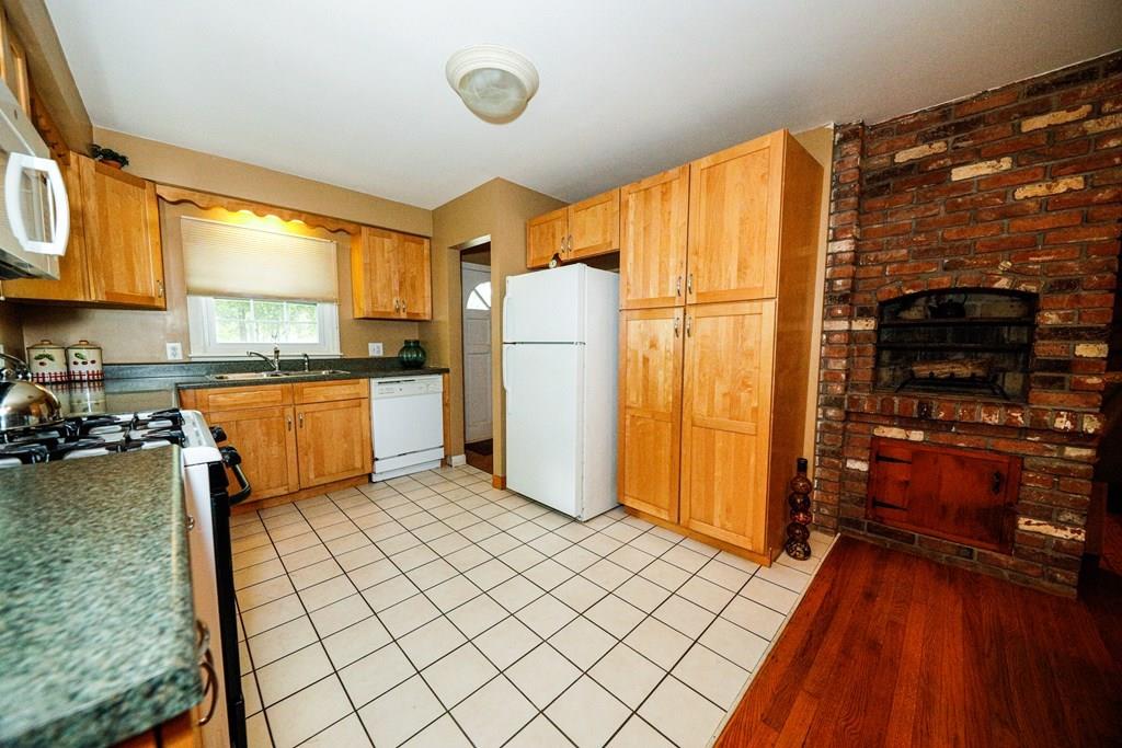 475 Stevens Road Swansea, MA 02777 - Photo 3 of 42 Gallery Image 3