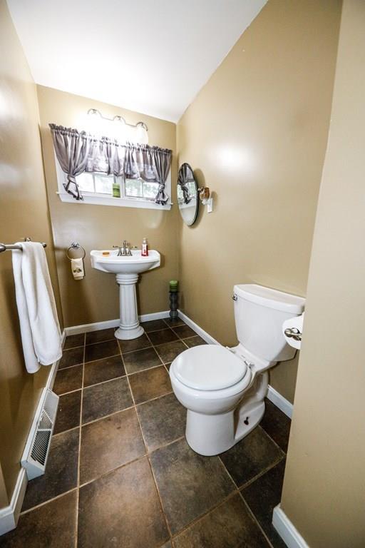 475 Stevens Road Swansea, MA 02777 - Photo 6 of 42 Gallery Image 6