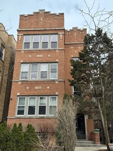 $2,150 | 6327 North Oakley Avenue, Unit 1, Chicago, IL 60659