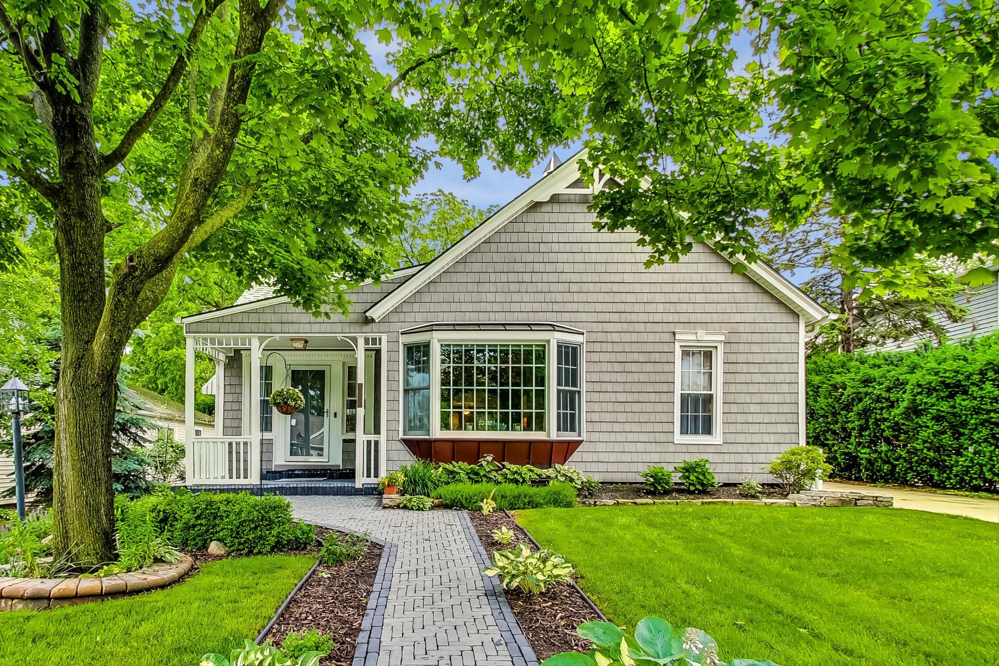 420 Elmwood Avenue, Lake Geneva, WI 53147 Compass