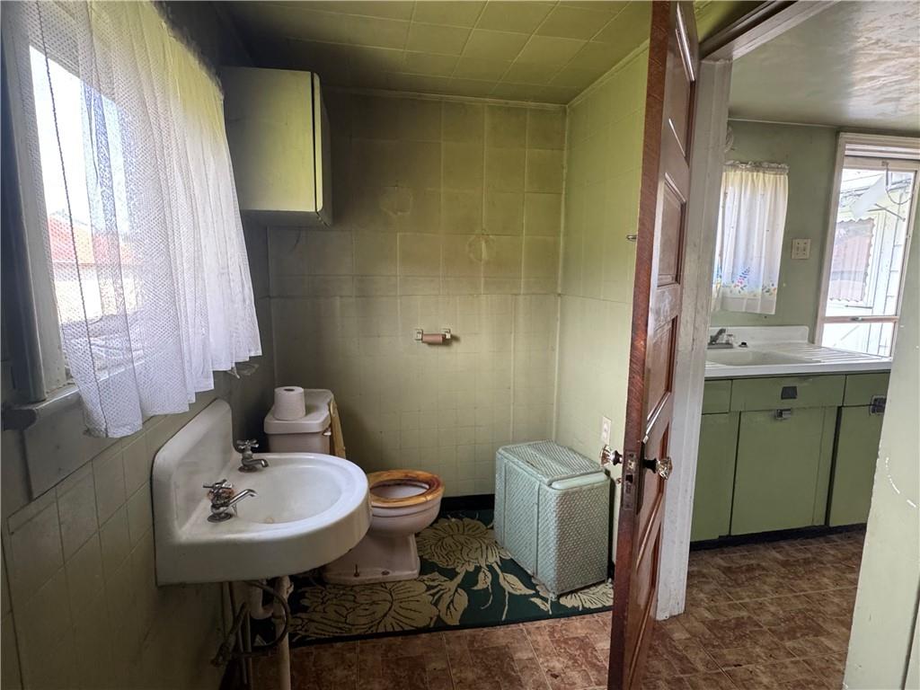 797 Walnut Hill Road Uniontown, PA 15401 - Photo 10 of 39 a bathroom with a sink a mirror and a toilet
