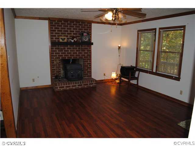 2526 Diggstown Road Bumpass, VA 23024 - Photo 5 of 12 Living Room