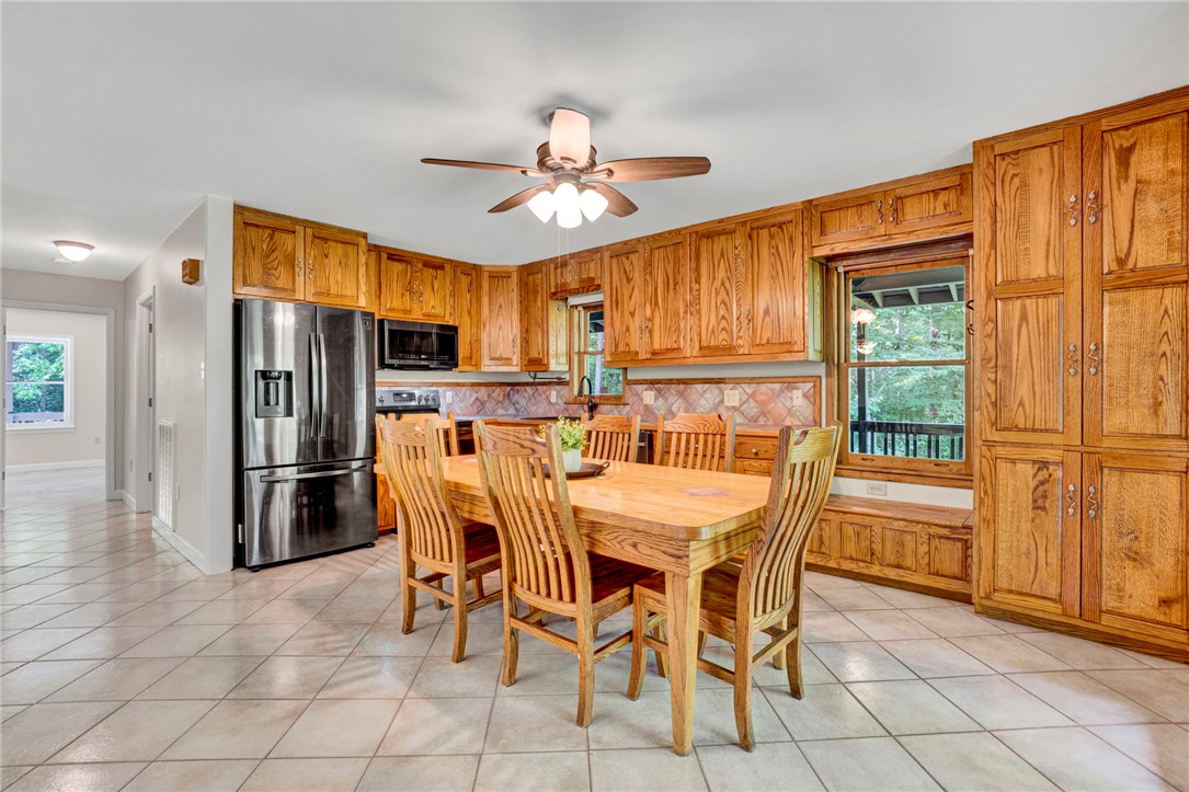 120 Patterson Ridge Road Salem, SC 29676 - Photo 10 of 46 A well-equipped kitchen provides abundant storage and a comfortable dining area with exterior views.