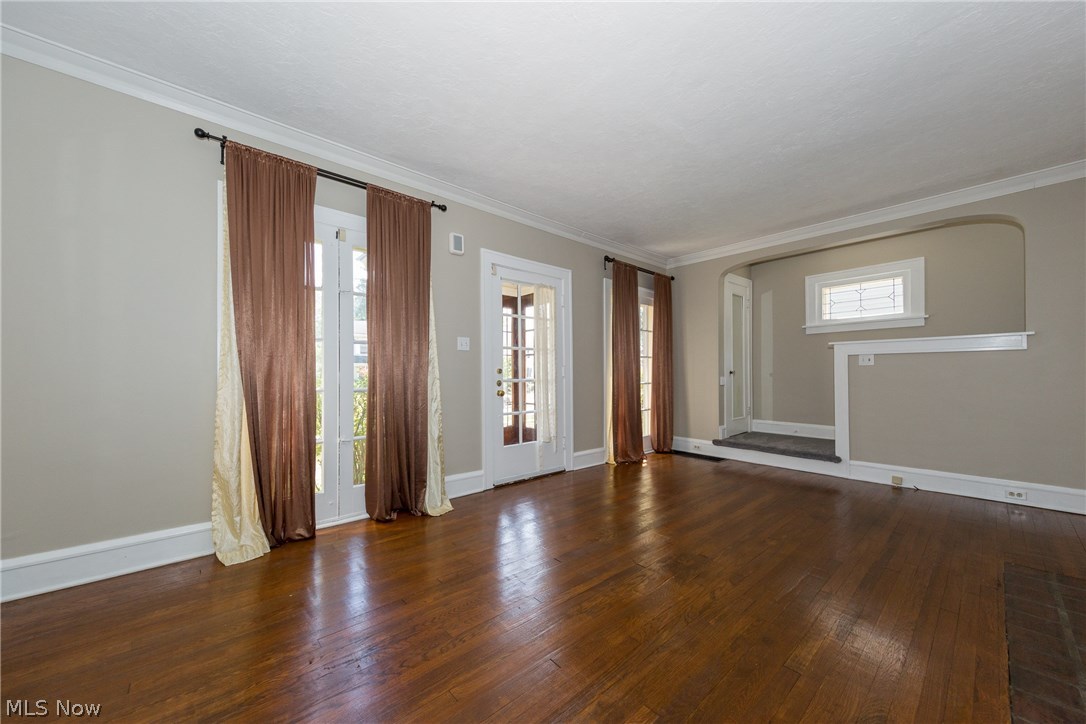 3353 Clarendon Road Cleveland, OH 44118 - Photo 4 of 34 Gallery Image 4