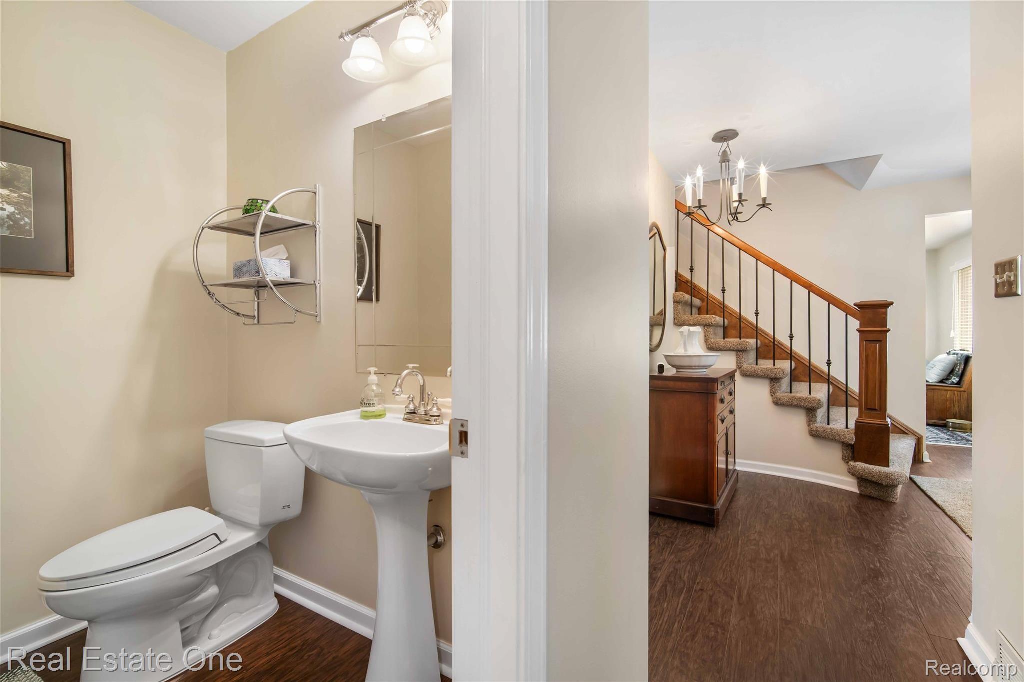 2738 New England Drive Rochester, MI 48309 - Photo 14 of 43 IMG_0879.JPG