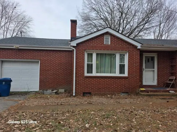 a view of a car park in front of house