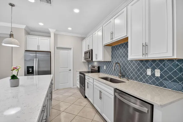 $3,000 | 2841 Troubadour Street, Palm Springs, FL 33406