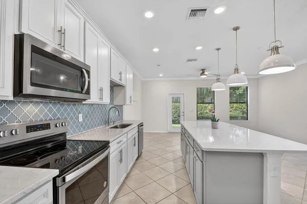 $3,000 | 2841 Troubadour Street, Palm Springs, FL 33406