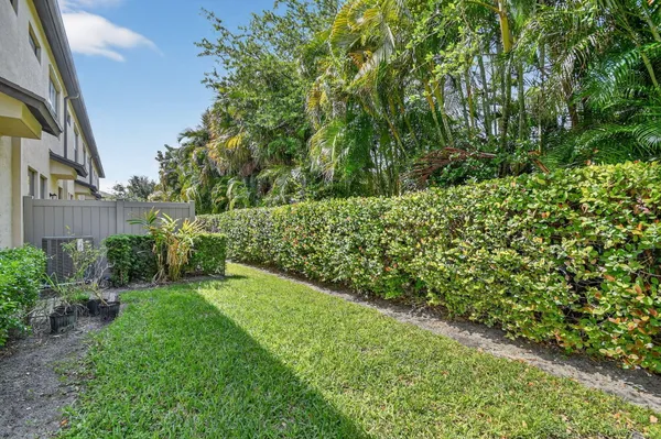 $3,000 | 2841 Troubadour Street, Palm Springs, FL 33406
