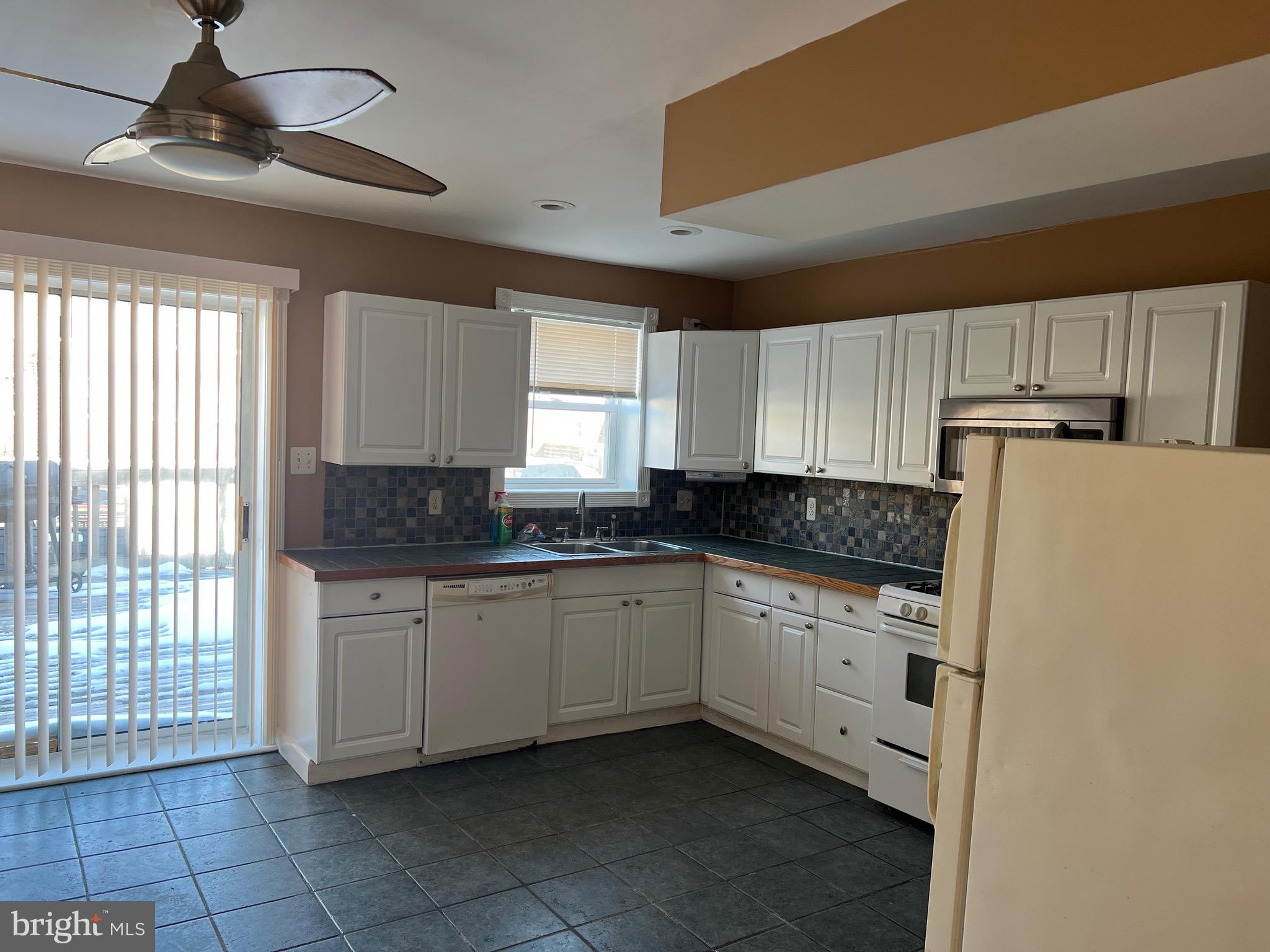 3133 Friendship Street Philadelphia, PA 19149 - Photo 3 of 19