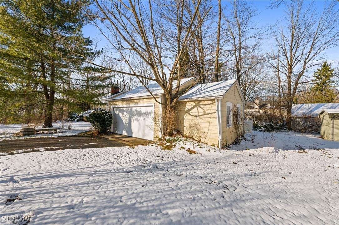 123 South Chillicothe Road Aurora, OH 44202 - Photo 38 of 46 View of snow covered detached garage