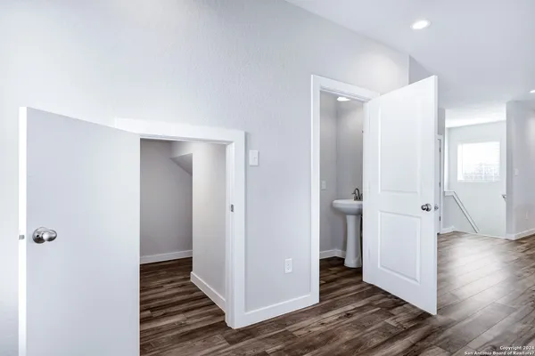 $2,095 | 614 Errol Street, Unit 101, San Antonio, TX 78216