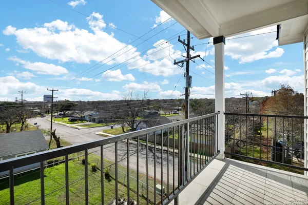 $2,095 | 614 Errol Street, Unit 101, San Antonio, TX 78216