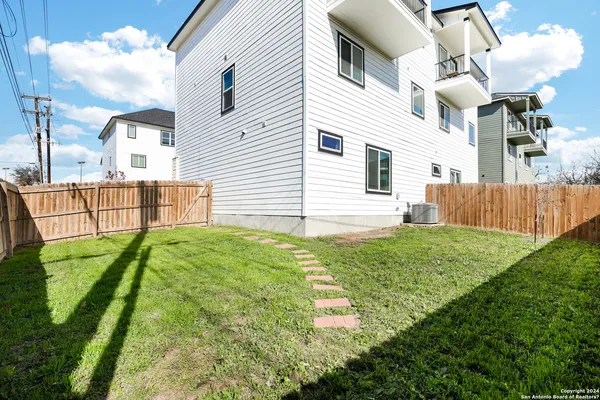 $2,095 | 614 Errol Street, Unit 101, San Antonio, TX 78216