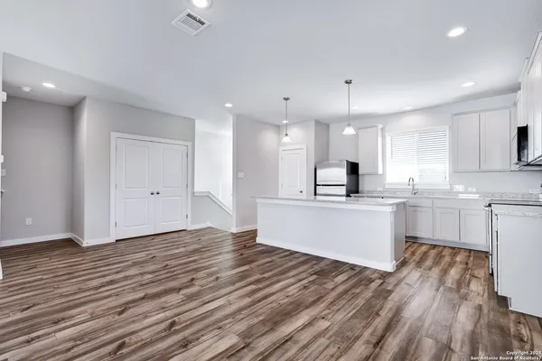 $2,095 | 614 Errol Street, Unit 101, San Antonio, TX 78216