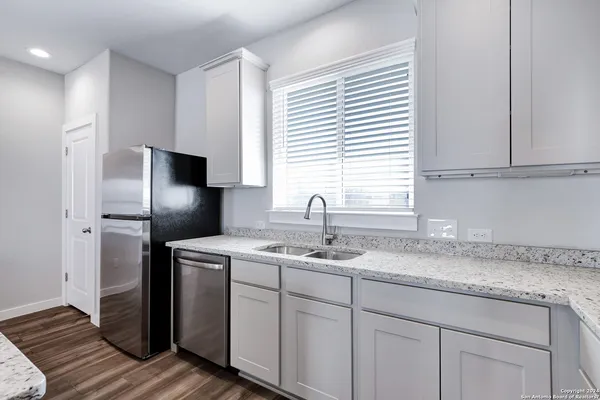 $2,095 | 614 Errol Street, Unit 101, San Antonio, TX 78216