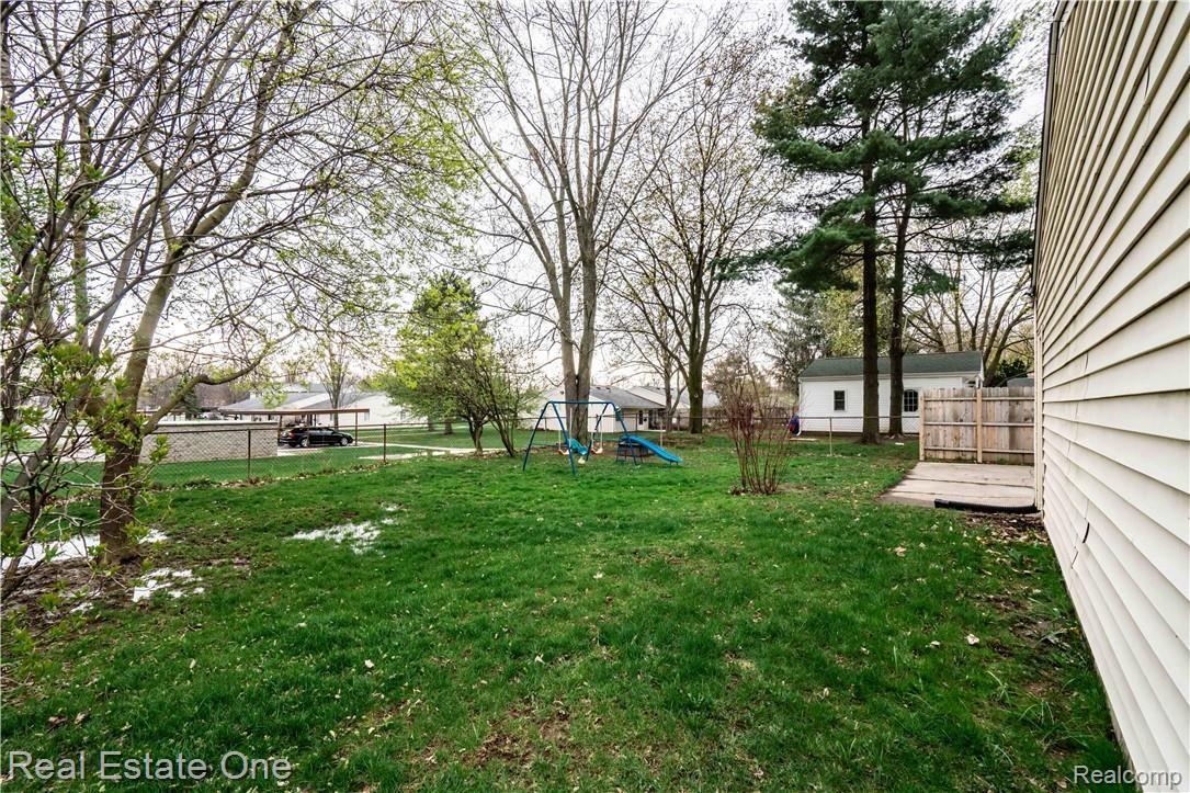 515 Byron Road Howell, MI 48843 - Photo 5 of 24 15_40.jpg