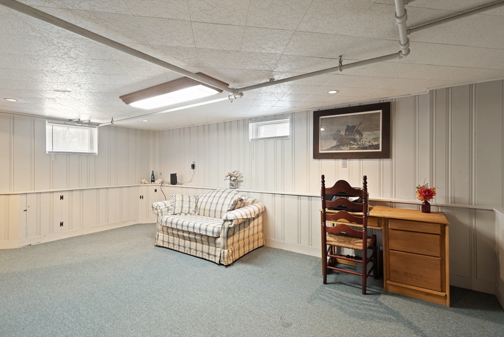 35 Longfellow Road Reading, MA 01867 - Photo 11 of 34