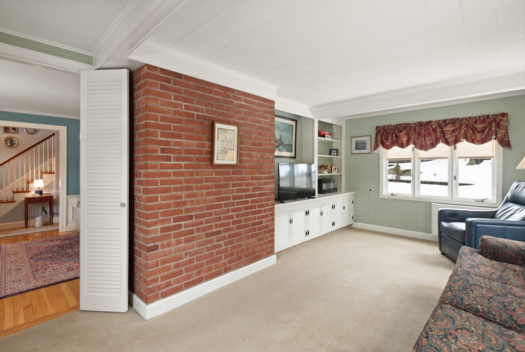 35 Longfellow Road Reading, MA 01867 - Photo 9 of 34 a view of a livingroom with furniture and windows