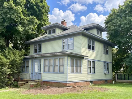 $2,500 | 204 East South Street, Woodstock, IL 60098