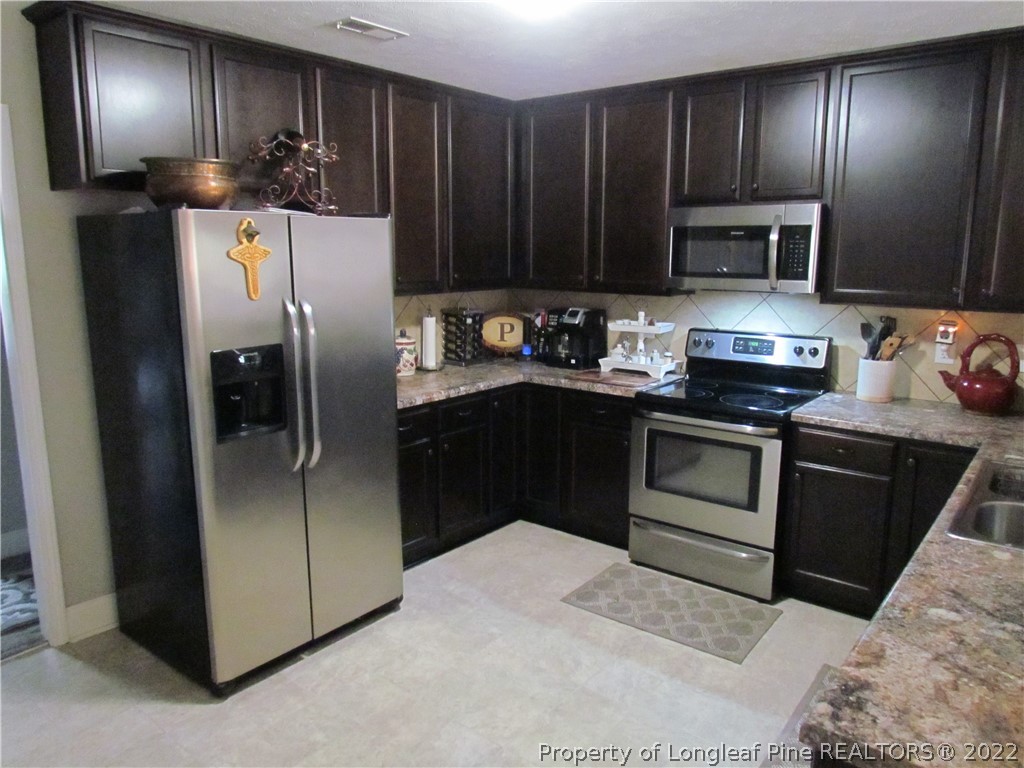 621 Lindsay Road Raeford, NC 28376 - Photo 5 of 33 Gallery Image 5