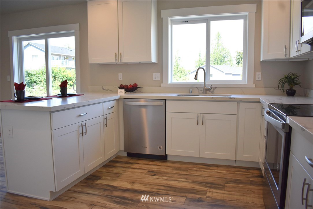 595 East Mountain View Road Camano Island, WA 98282 - Photo 5 of 14