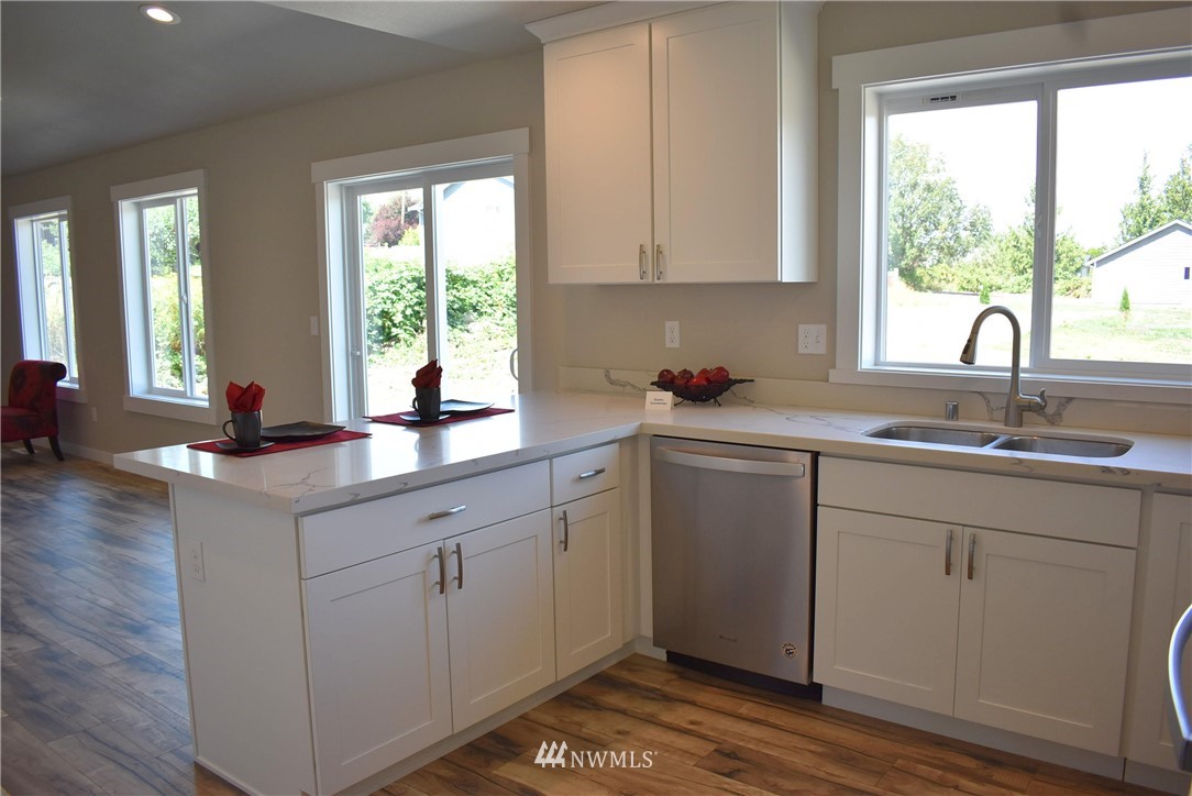 595 East Mountain View Road Camano Island, WA 98282 - Photo 7 of 14