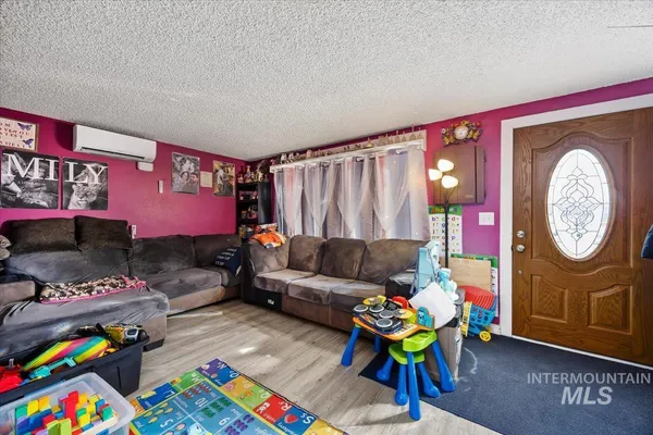 $270,000 | 210 5th Avenue East, Wendell, ID 83355