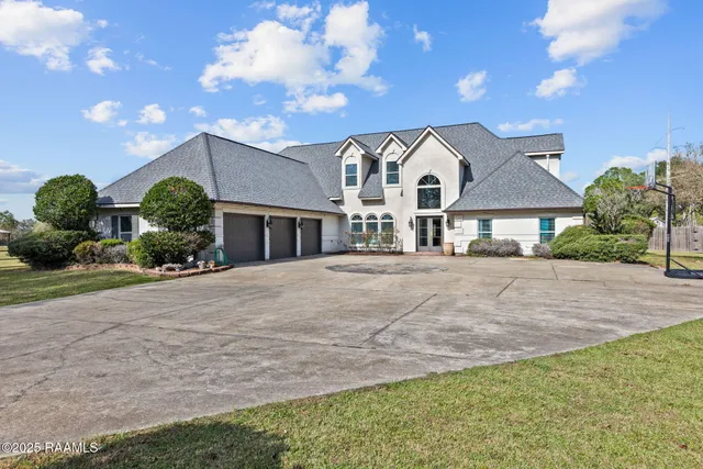 $700,000 | 206 Woodrich Lane, Lafayette, LA 70507