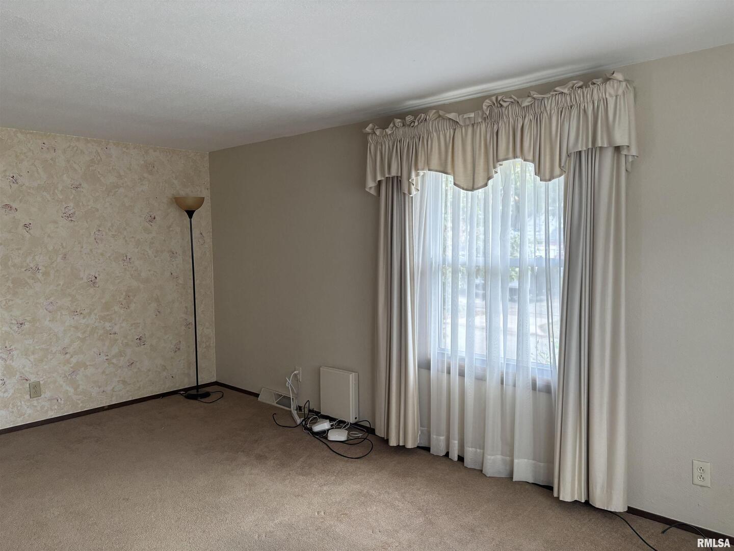 418 East Division Street Kewanee, IL 61443 - Photo 18 of 72 an empty room with a window and a curtain