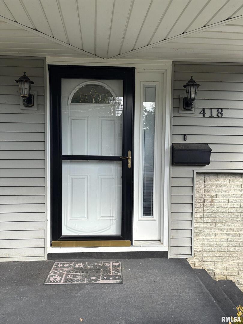 418 East Division Street Kewanee, IL 61443 - Photo 3 of 72 a front view of a house with a garage