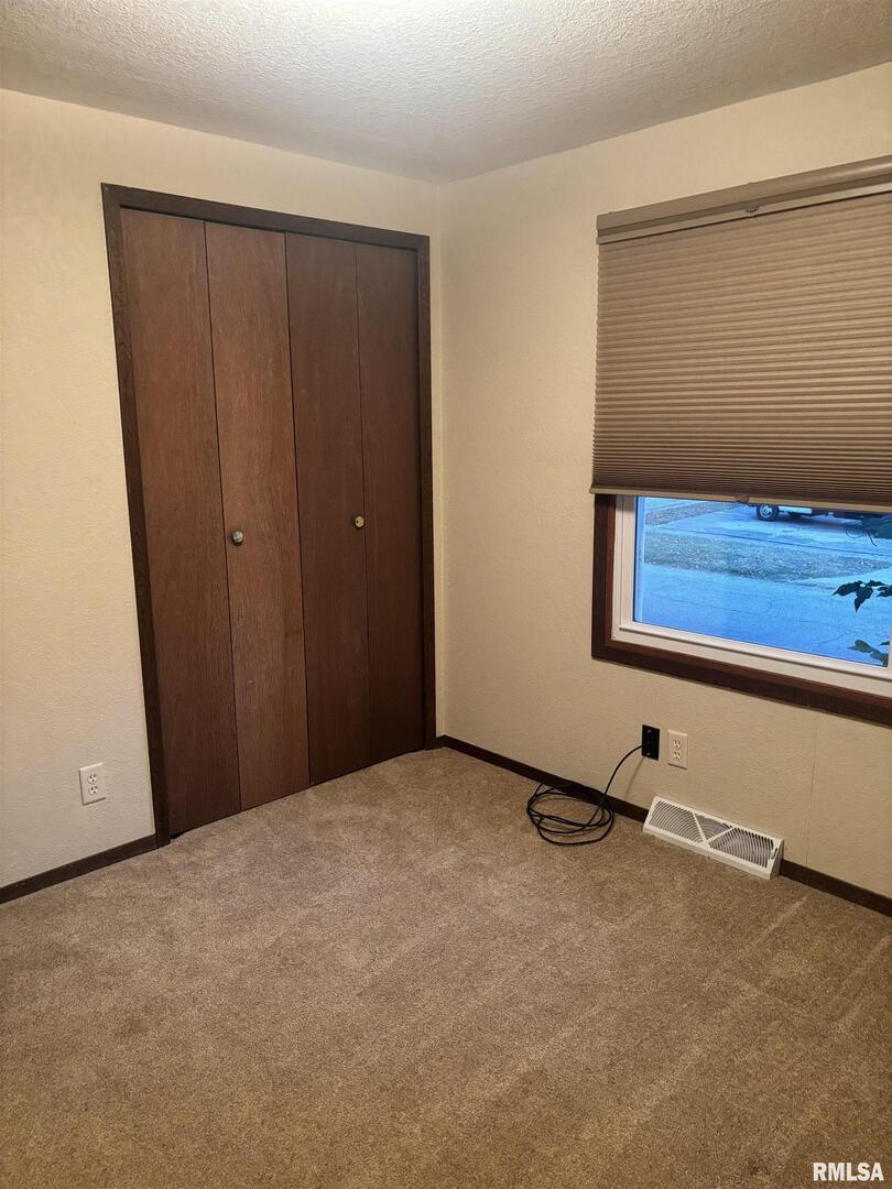 418 East Division Street Kewanee, IL 61443 - Photo 32 of 72 a view of a room with gym equipment