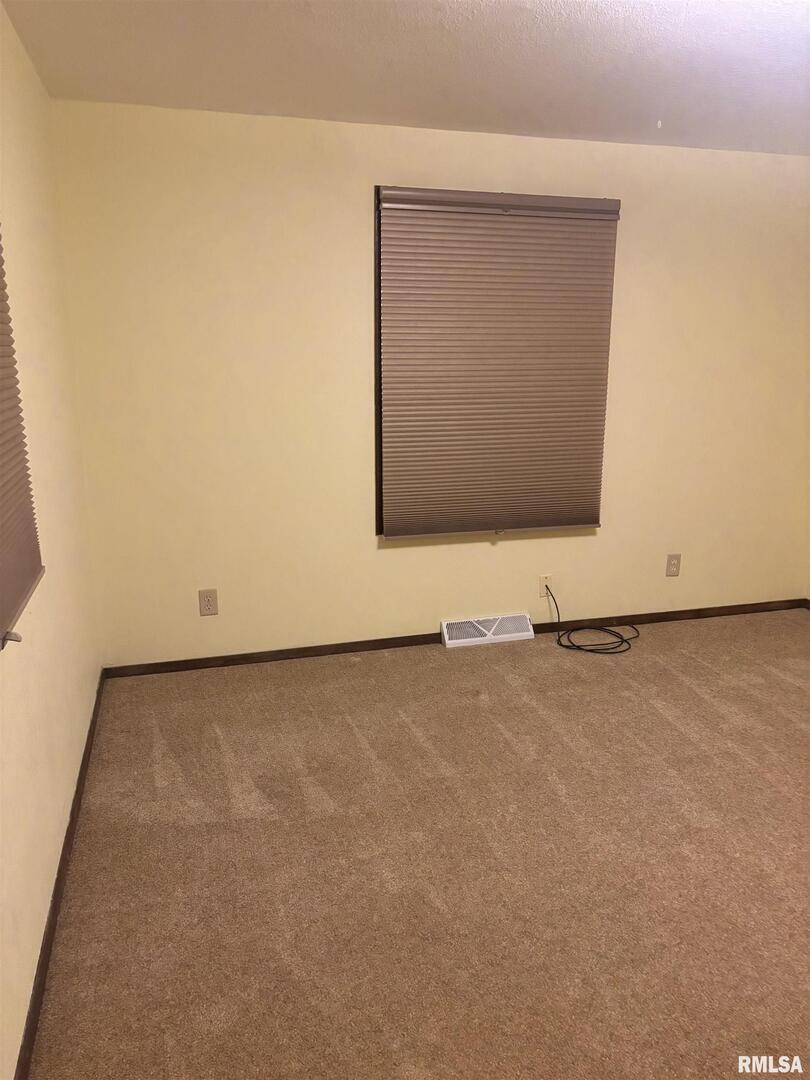 418 East Division Street Kewanee, IL 61443 - Photo 34 of 72 a view of an empty room