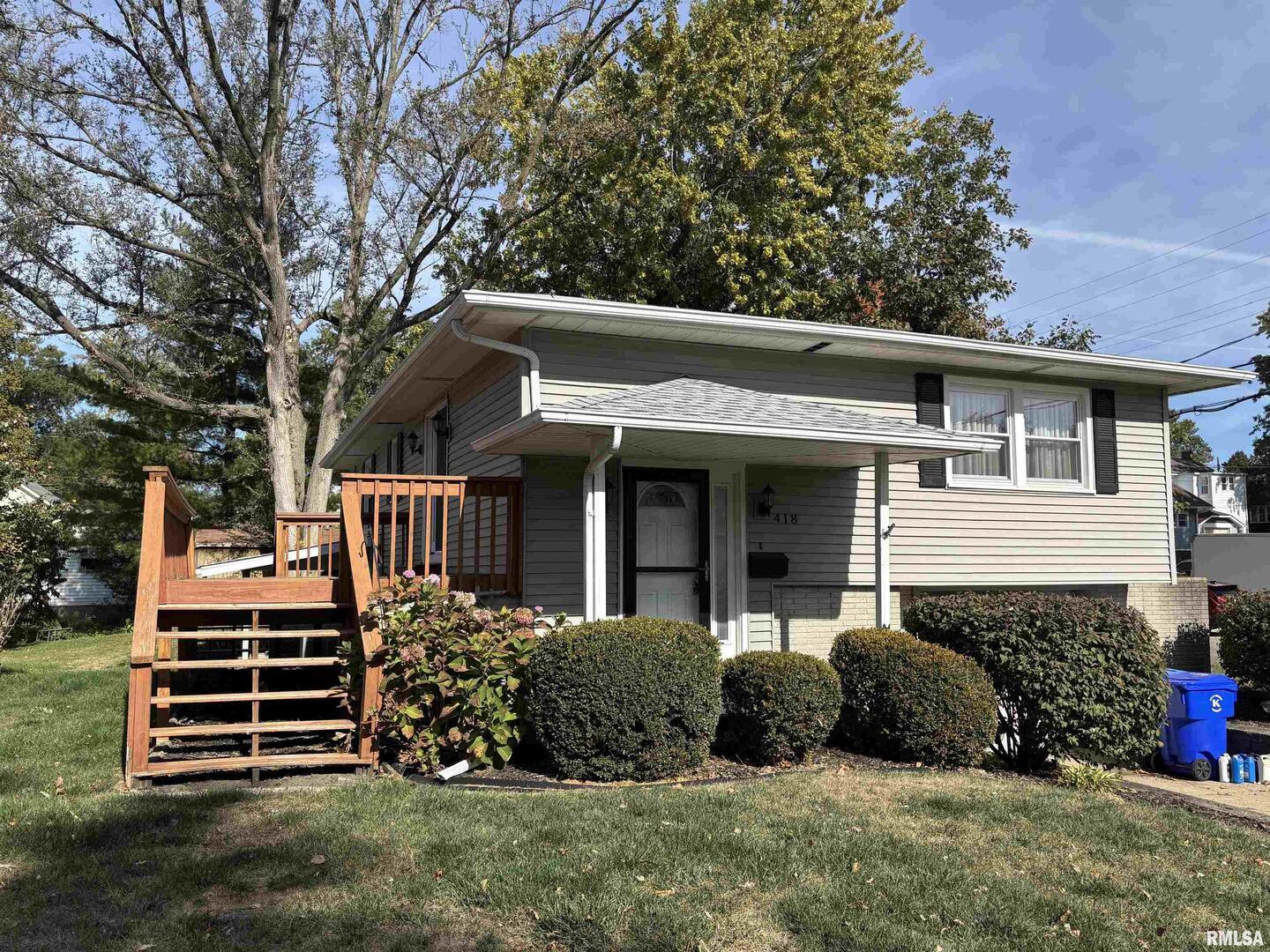 418 East Division Street Kewanee, IL 61443 - Photo 4 of 72 a view of a house with a yard and a garden