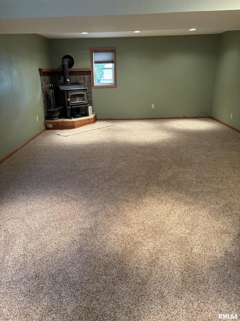 418 East Division Street Kewanee, IL 61443 - Photo 48 of 72 a view of a livingroom with furniture