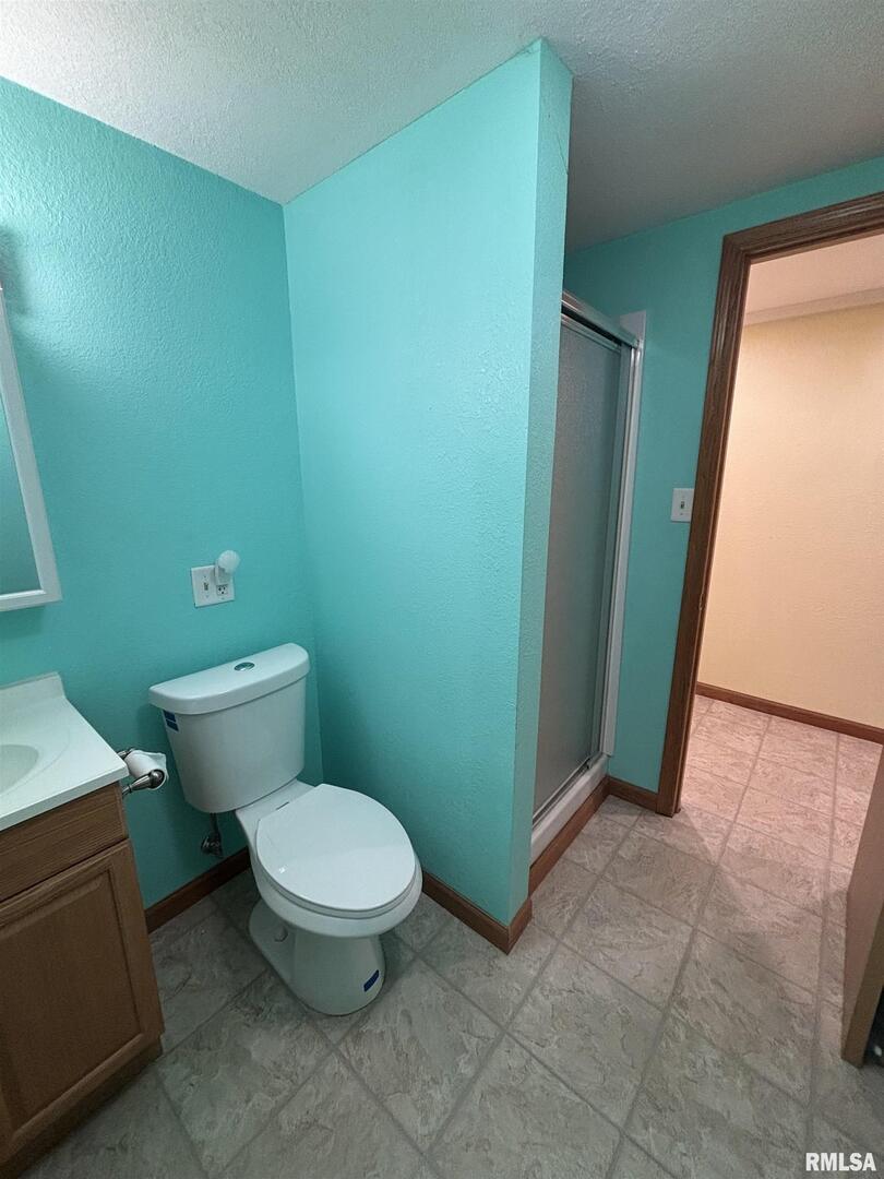 418 East Division Street Kewanee, IL 61443 - Photo 62 of 72 a bathroom with a toilet and a shower