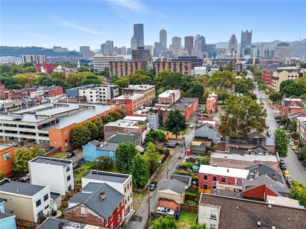 1236 Butterfield Way Pittsburgh, PA 15212 - Photo 39 of 40 a view of a city with tall buildings