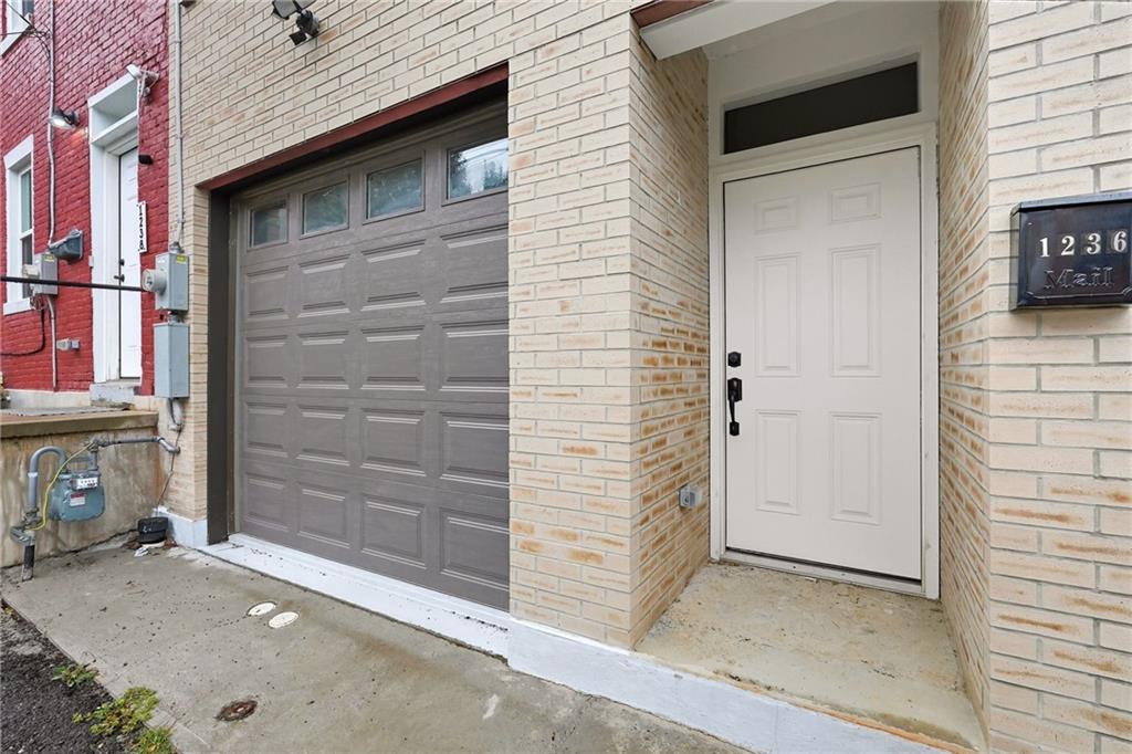 1236 Butterfield Way Pittsburgh, PA 15212 - Photo 5 of 40 a backyard of a house