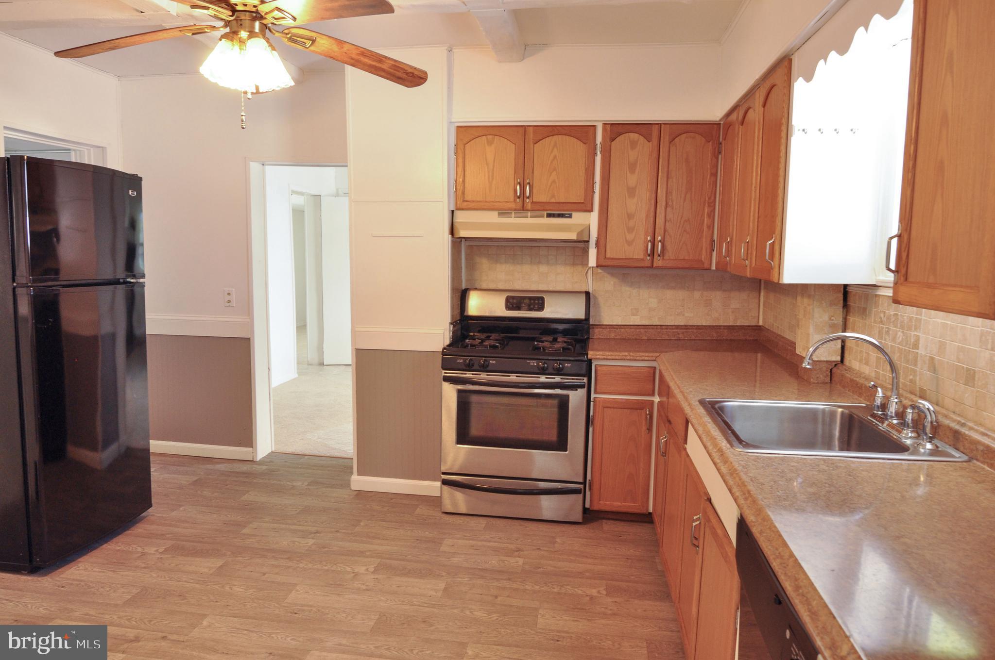 216 Clyde Avenue Baltimore, MD 21227 - Photo 27 of 64 Kitchen