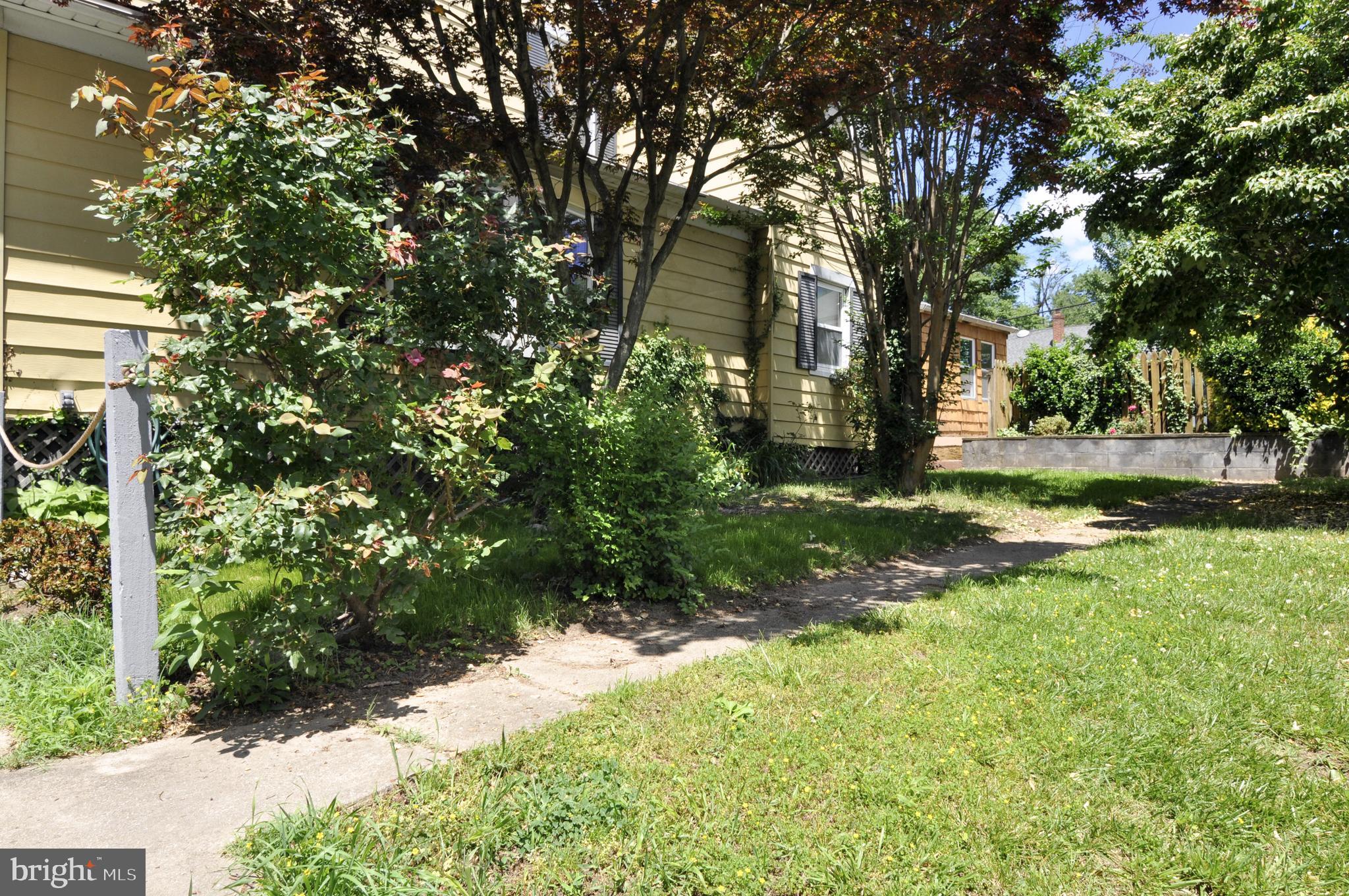 216 Clyde Avenue Baltimore, MD 21227 - Photo 5 of 64 Side View