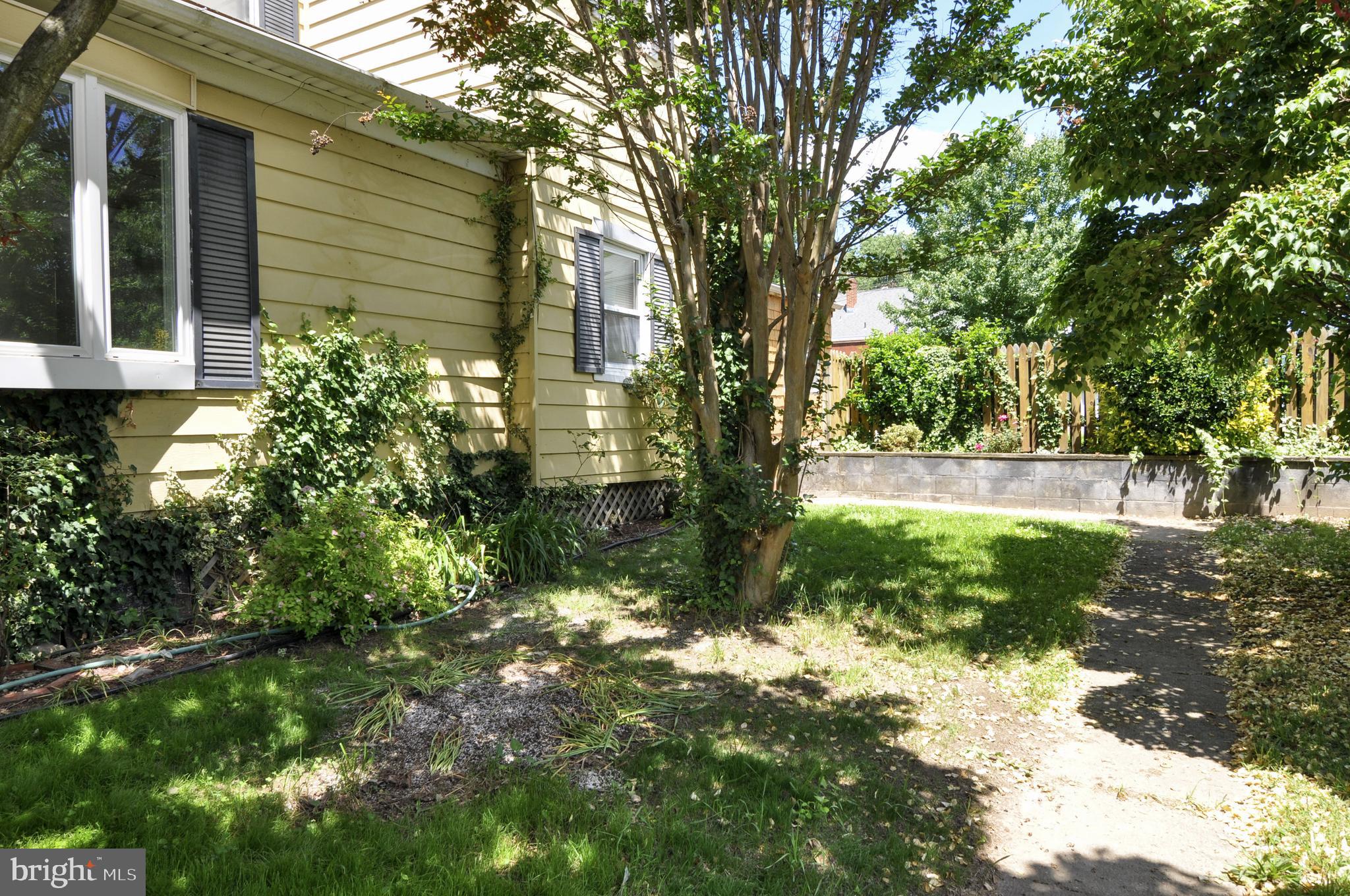 216 Clyde Avenue Baltimore, MD 21227 - Photo 8 of 64 Side View