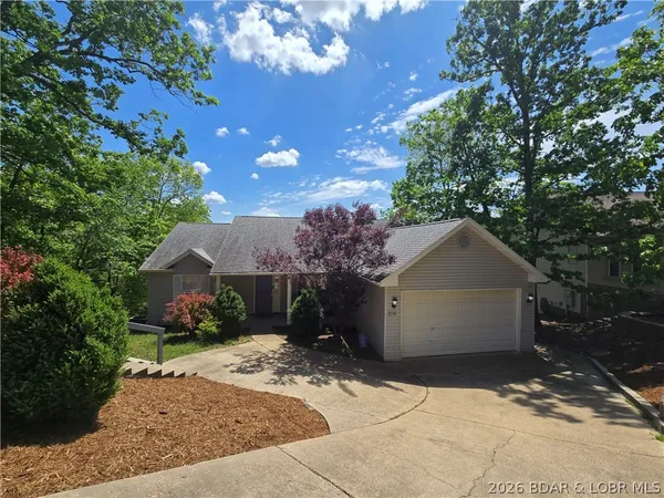 $385,000 | 316 Albany Drive, Lake Ozark, MO 65049