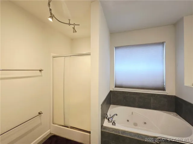 $450,000 | 316 Albany Drive, Lake Ozark, MO 65049