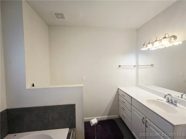 $450,000 | 316 Albany Drive, Lake Ozark, MO 65049