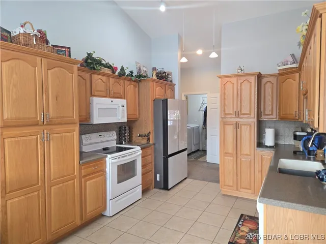 $450,000 | 316 Albany Drive, Lake Ozark, MO 65049