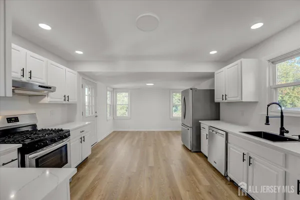 $3,300 | 201 A Gatzmer Avenue, Unit UPSTA, Jamesburg, NJ 08831