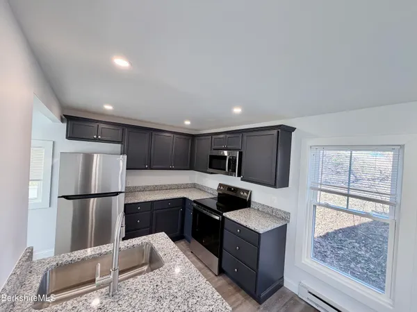 $1,200 | 30 South Street, Cheshire, MA 01225